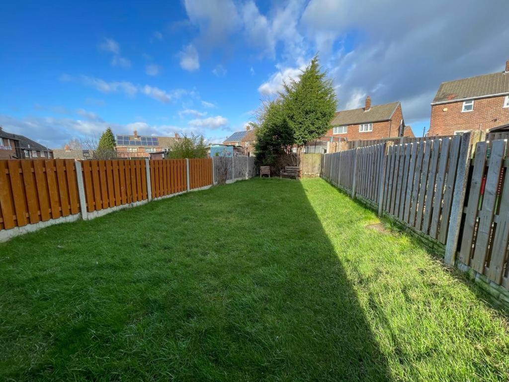 Stunning 3 Bedrooms House With Garden And Free Parking Barnsley Esterno foto