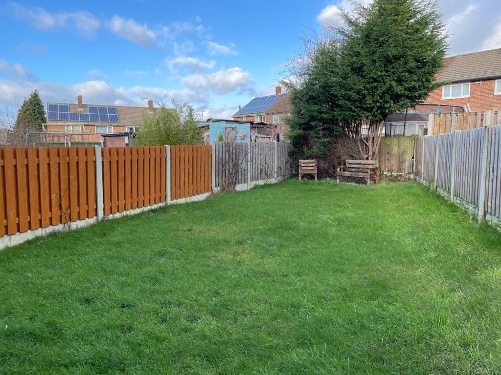 Stunning 3 Bedrooms House With Garden And Free Parking Barnsley Esterno foto