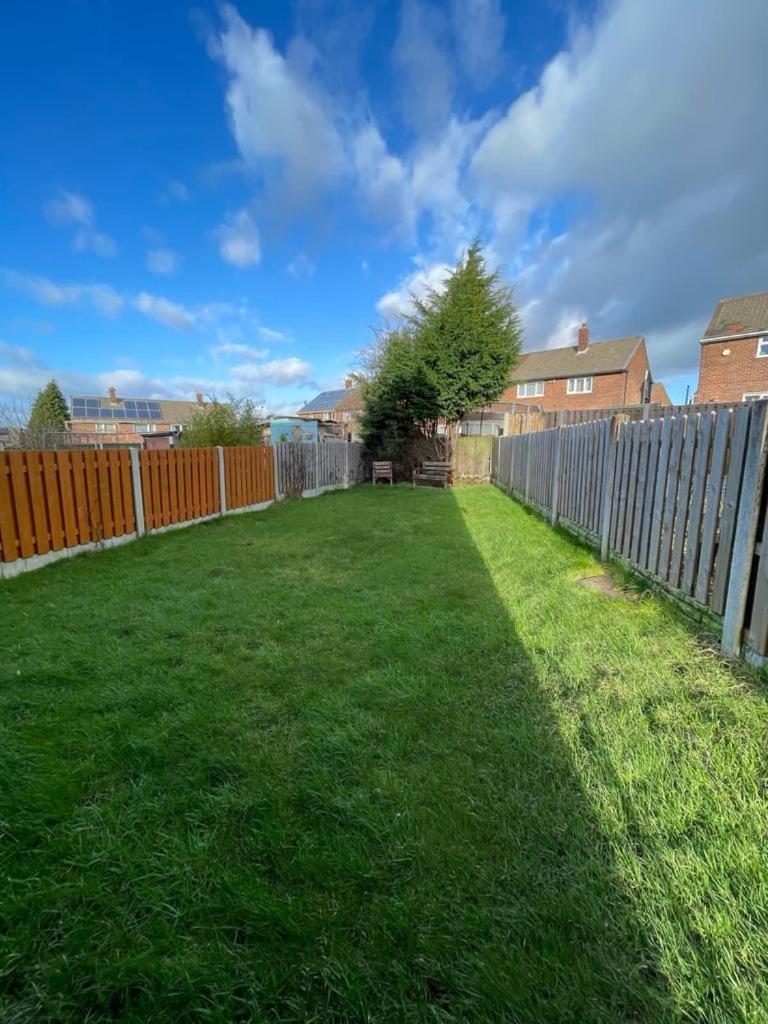 Stunning 3 Bedrooms House With Garden And Free Parking Barnsley Esterno foto