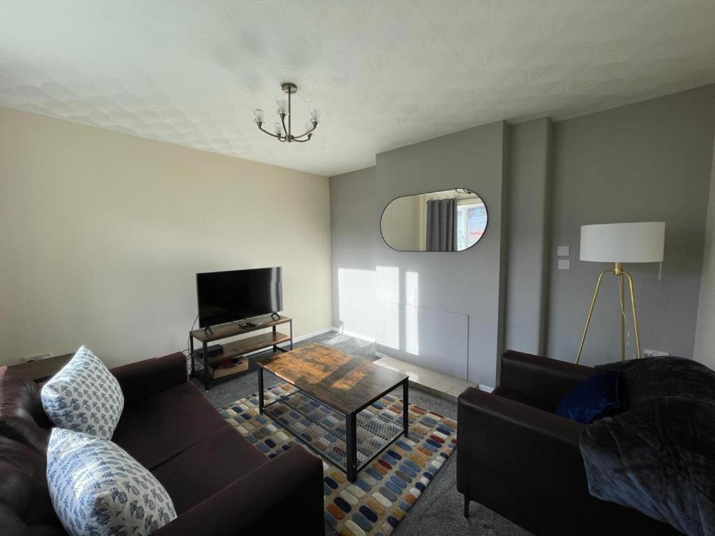 Stunning 3 Bedrooms House With Garden And Free Parking Barnsley Esterno foto
